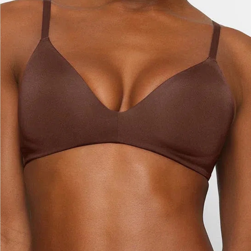 SKIMS Wireless Form T-Shirt Demi Bra- Umber